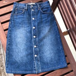 Super trendy button front skirt from Aritzia